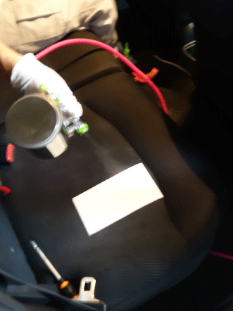 ④スプレーガンを用いて DEOFACTOR CASAを吹付施工